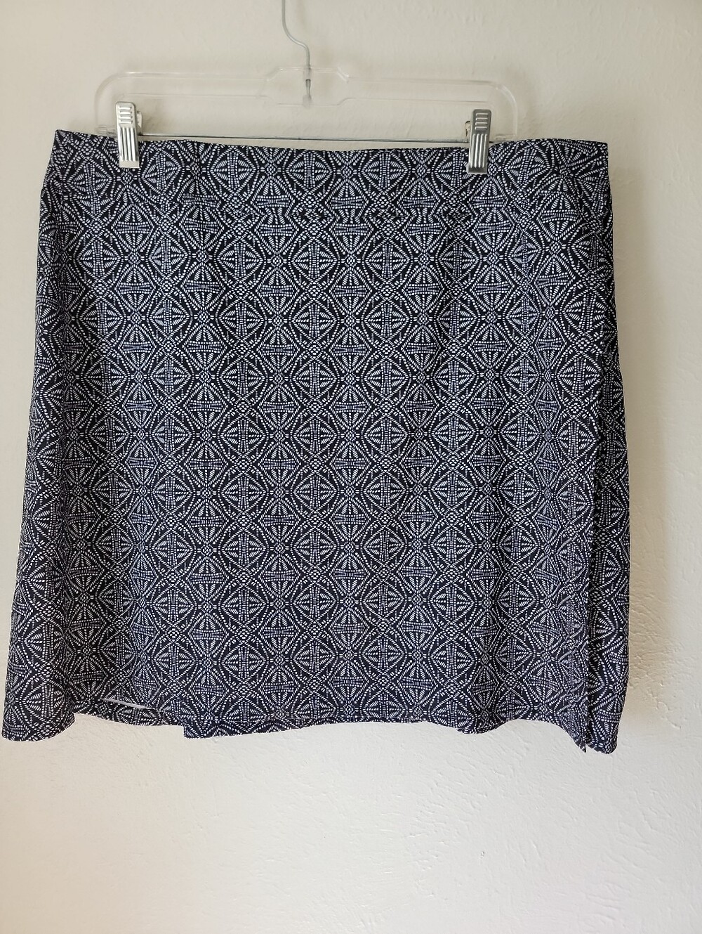 Ripskirt Hawaii Women's Black & White Patterned Wrap Skirt